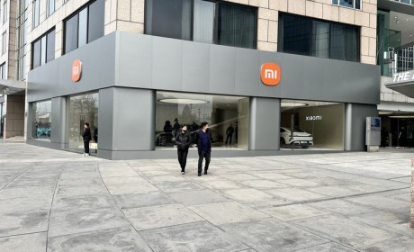 展车就位 小米汽车门店正式开门营业