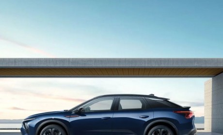 东风雪铁龙凡尔赛C5 X旅不凡版首发亮相