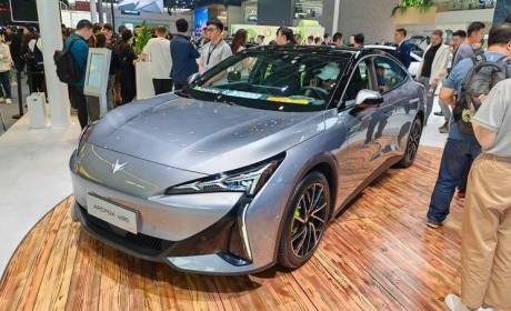 2024北京车展：极狐 阿尔法S5正式亮相