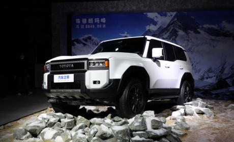 引入华为HiCar 国产丰田普拉多官方内饰