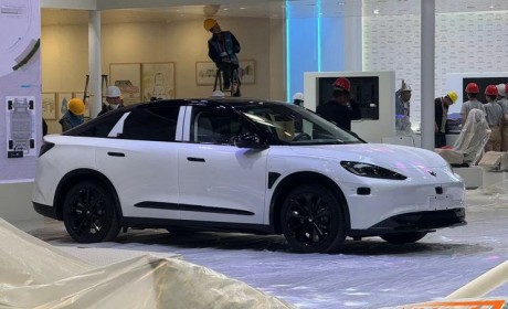 2024北京车展探馆：极狐阿尔法S先行版