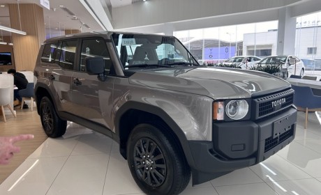 圆灯版外观很低调 国产丰田普拉多到店