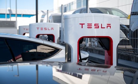 特斯拉重新聘用超级充电桩团队部分员工