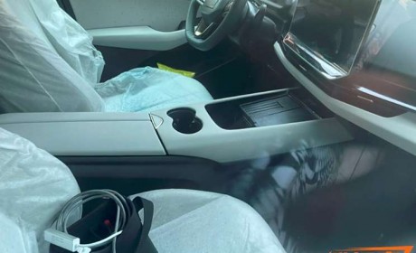 比ID.车型更运动？ID.UNYX与众内饰谍照