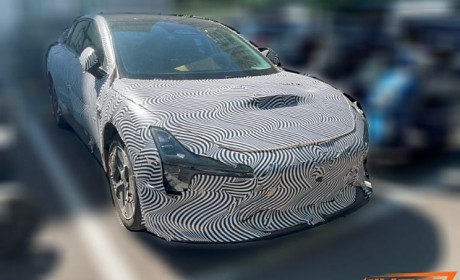 预计6月发布 小鹏MONA内饰谍照首次曝光