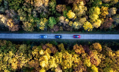 在中国的辽阔大地上，汽车自驾探索逐渐成为一种追求极致体验的