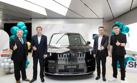 持续刷新四座超豪华旗舰交付纪录，第1500台极氪009光辉正式交付