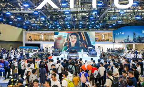 广州车展看点：年轻群体的第一台智能SUV问界新M5收割了又一波流量