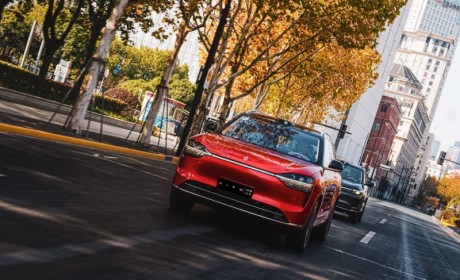 问界新一轮OTA正式推送，全场景一站智驾时代来了！