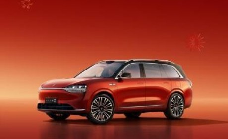 春节小长假 问界车系伴你安全无忧出行