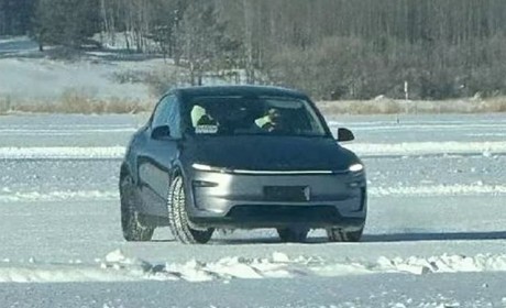 新款特斯拉Model Y国内无伪装谍照 贯穿灯设计 小鹏G6多了个兄弟