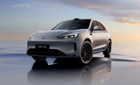 情人节最贴心的礼物！问界新M5为都市丽人演绎潮流生活