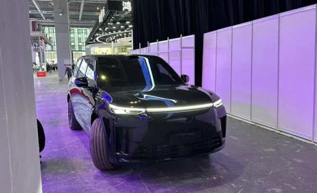 2025上海车展探馆：传祺向往S9抵达现场 5座/6座可选的中大型SUV