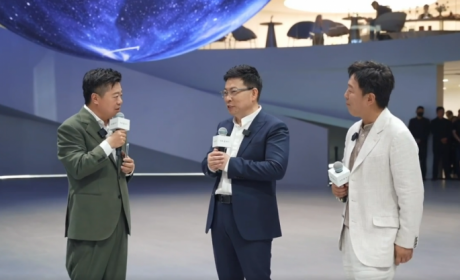 尊界S800内饰首秀：触手可及的中式豪华，引全球豪车高管集体围观