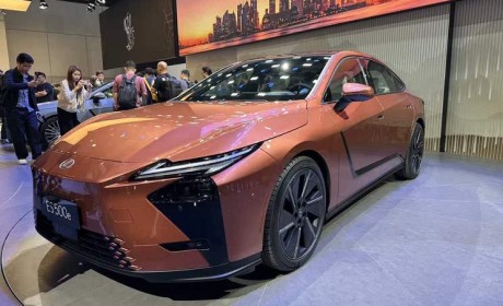 油电混动/纯电动力 全新雷克萨斯ES将于2026年底上市 依旧进口