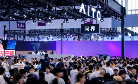 稳居30万级销冠，“国民SUV”问界新M7实力闪耀粤港澳大湾区车展