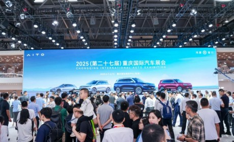 问界新M7重庆车展“圈粉”，智慧空间重塑家庭出行方式