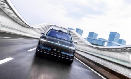 打破“买即贬值”！问界M9 OTA重磅升级，诠释智能汽车持续进化力