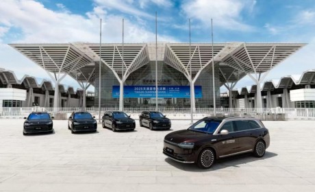 达沃斯论坛的移动会客厅：问界M9以极致舒适服务全球嘉宾