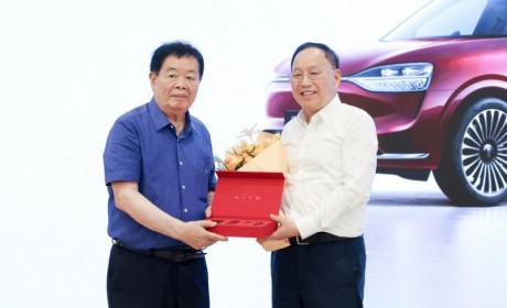 问界携手福耀科技大学共建产教研融合联合实验室 共绘新能源高端产业链