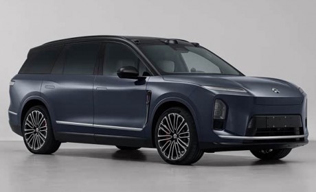 二排也有大尺寸化妆镜+吸顶屏幕！全新蔚来ES8内饰曝光！