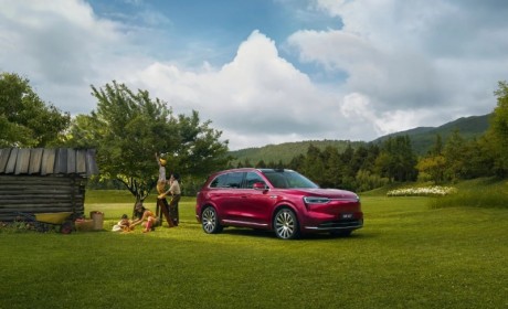 国民SUV幸福旗舰全新问界M7用智慧科技赋能，开启幸福出行新体验