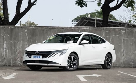 有望第一季度上市 全新日产轩逸到店 内饰采用双联屏设计