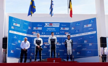 2023赛季TCR揭幕战打响，领克车队迎来开门红