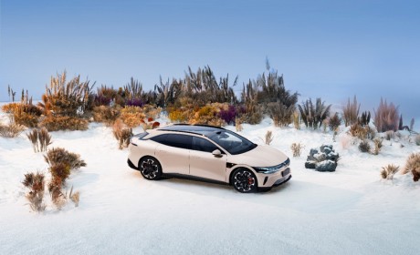 极氪007GT回应女性用户期待：推出新色“云雾粉”