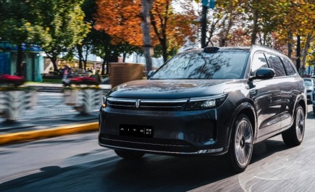 春节长途出行无焦虑，新年“战车”就选“销冠”问界新M7