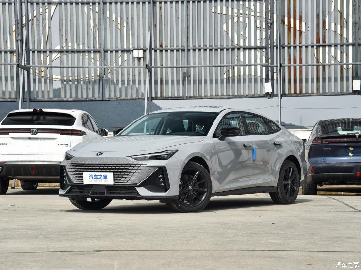 长安汽车 长安UNI-V 智电iDD 2023款 智电iDD 1.5T 113km智趣型