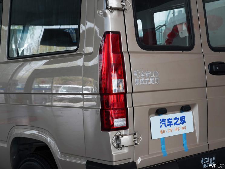 南京依维柯 依维柯得意 2023款 聚金版 2.5T A35M1客车短轴中顶单胎侧拉门5-9座