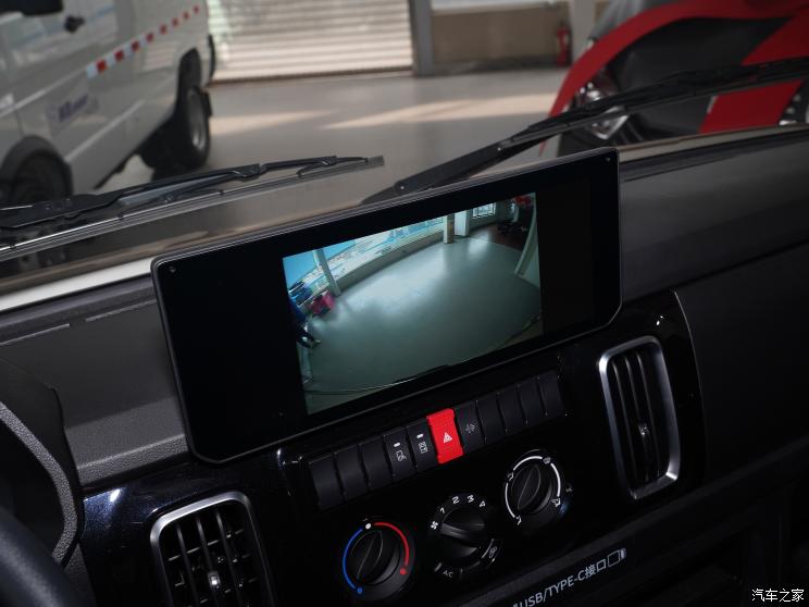 南京依维柯 依维柯得意 2023款 聚金版 2.5T A35M1客车短轴中顶单胎侧拉门5-9座