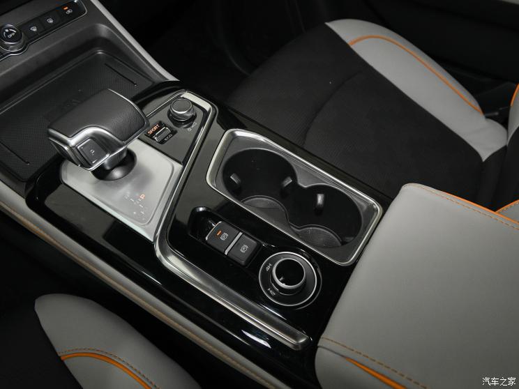 江西五十铃 D-MAX 2023款 1.9T自动四驱柴油V-CROSS引领型RZ4E