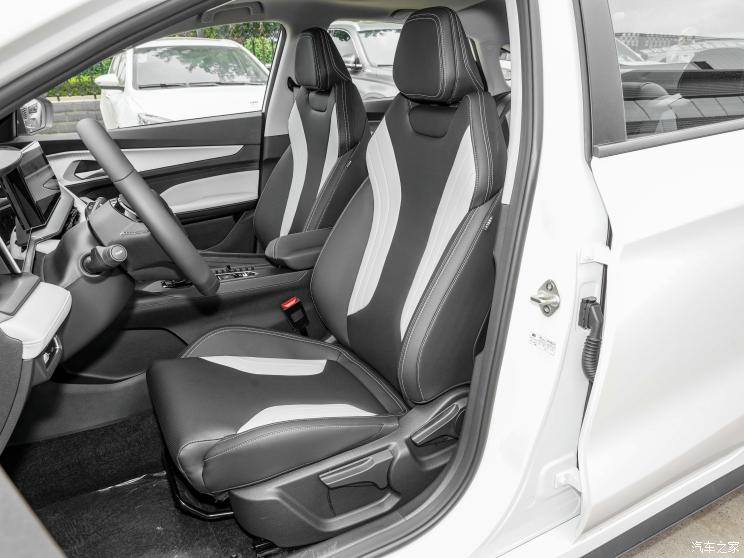 吉利汽车 缤瑞 2023款 缤瑞COOL 1.5T DCT冠军版