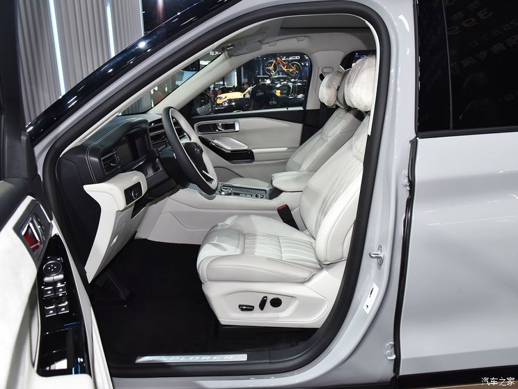 长安福特 探险者 2023款 EcoBoost 285 四驱赤金版 6座