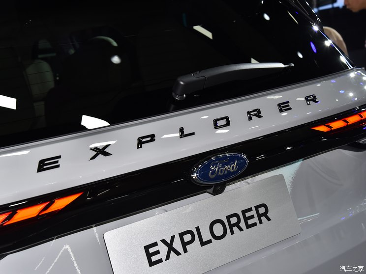 长安福特 探险者 2023款 EcoBoost 285 四驱赤金版 6座