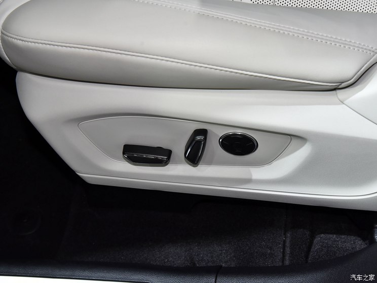 长安福特 探险者 2023款 EcoBoost 285 四驱赤金版 6座