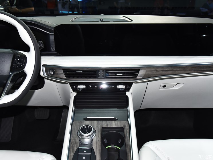 长安福特 探险者 2023款 EcoBoost 285 四驱赤金版 6座