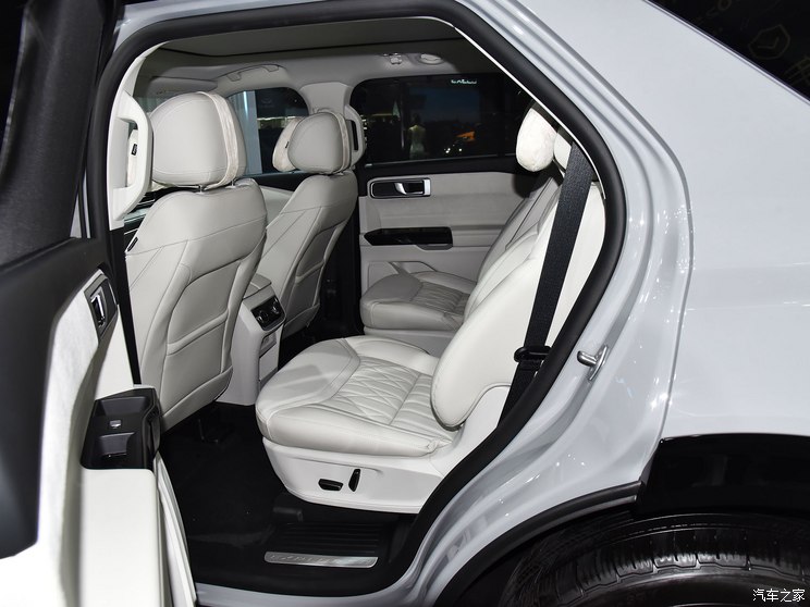 长安福特 探险者 2023款 EcoBoost 285 四驱赤金版 6座