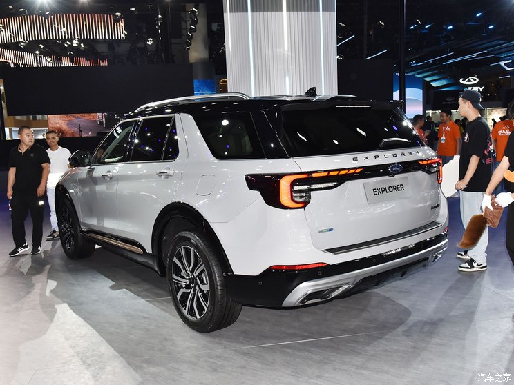 长安福特 探险者 2023款 EcoBoost 285 四驱赤金版 6座