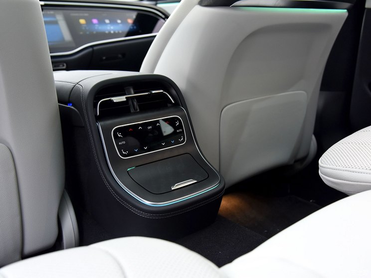 北京奔驰 奔驰E级 2024款 E 300 L 运动型 北京奔驰 奔驰E级 2024款 E 300 L 运动型