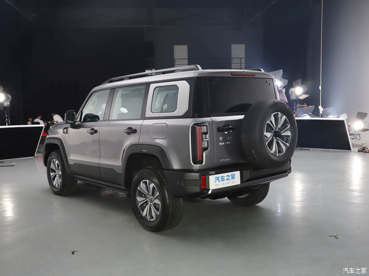 北京越野 北京BJ40 2024款 2.0T 城市猎人版 至尊型