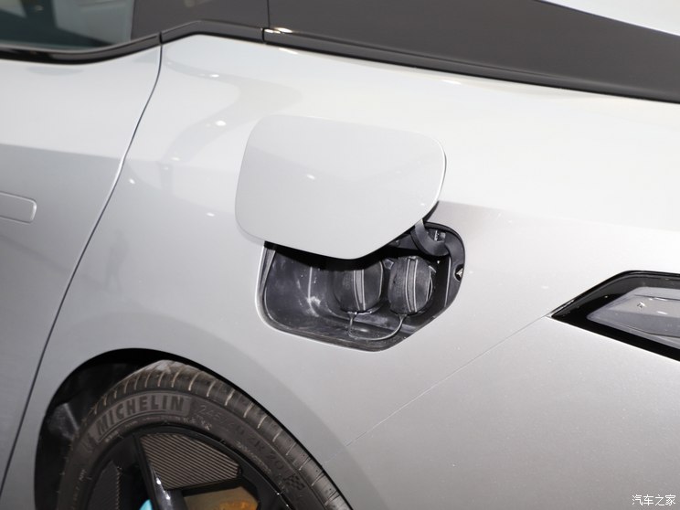 埃安 昊铂GT 2023款 710后驱超充七翼版