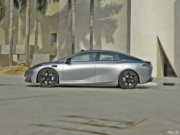 埃安 昊铂GT 2023款 710后驱超充七翼版