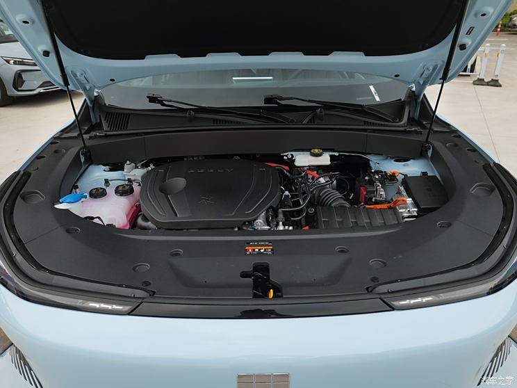 吉利汽车 银河L7 2024款 1.5T 115km PLUS 龙腾版